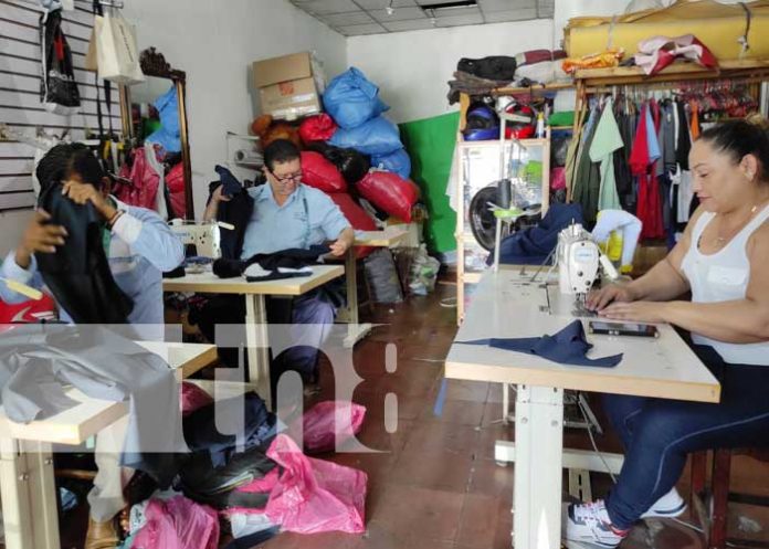 Foto: Confección de uniformes escolares al alza en Managua / TN8