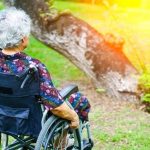 Indignante video: Enfermera golpea y arrastra a anciana en silla de ruedas Golpeó y arrastró a anciana que permanecía en silla de ruedas