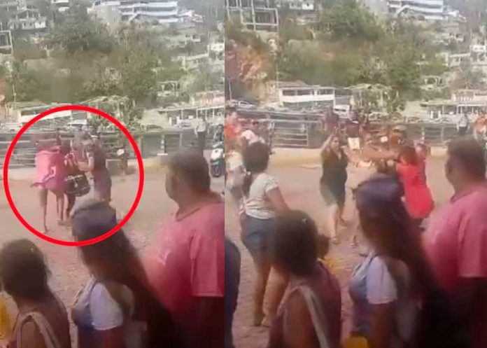 Dos parejas se van a los golpes en México