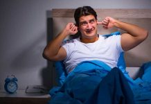 Se queja por los ruidos que hacen sus vecinos haciendo el «delicioso» Se queja por los ruidos sexuales de sus vecinos