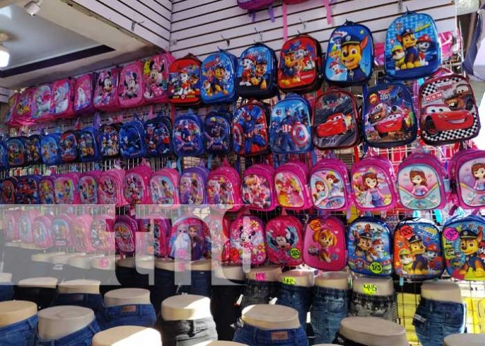 zap-clas-3 Foto: Útiles escolares en el Mercado Oriental / TN8