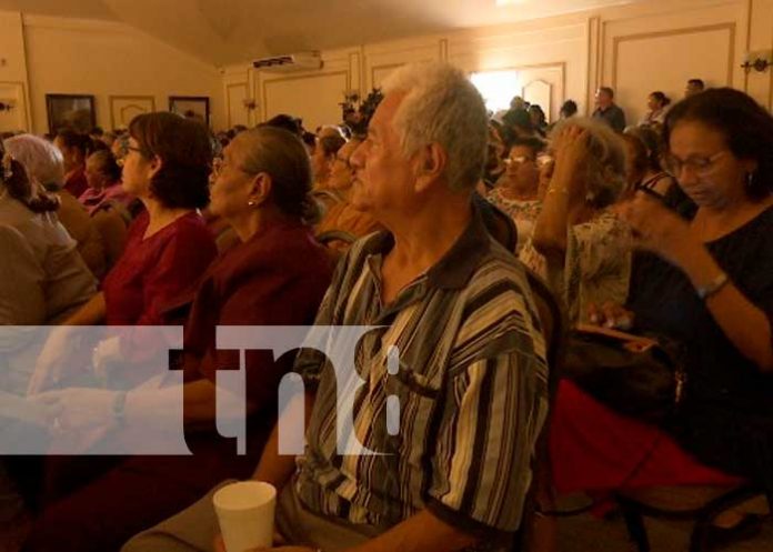 1 INCANTO celebra el amor y la amistad con un espectáculo de música