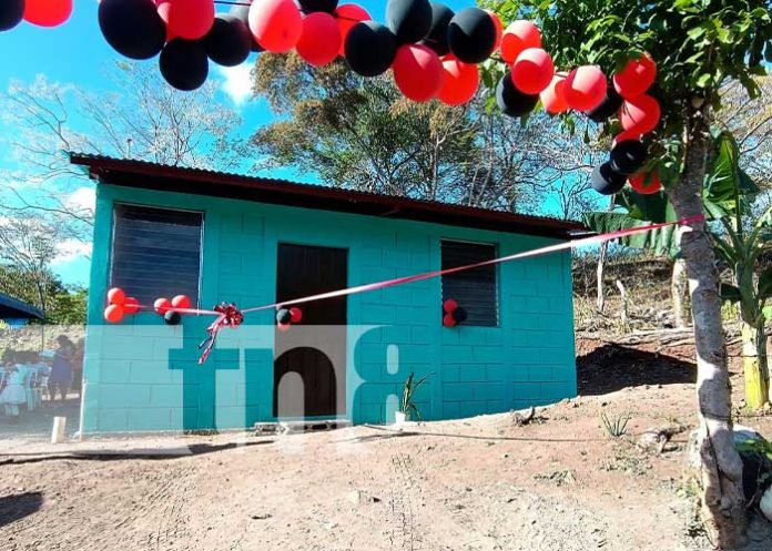 Foto: Entregan 8 viviendas dignas en la comarca Apompua de Juigalpa / TN8