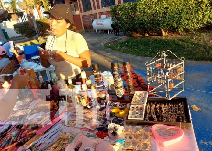 Foto: Diferentes emprendimientos en los fines de semana en el Puerto Salvador Allende / TN8