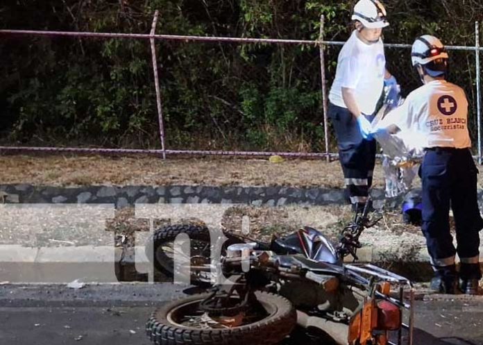 1 Foto: Motociclista pierde la vida tras impactar con una base de concreto en Managua/TN8