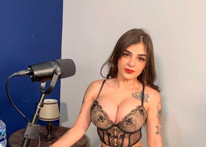 1 Karely Ruiz ofrece 200 mil pesos al próximo que se tatúe su cara