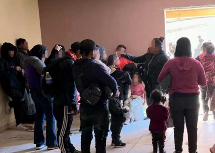 1 Foto: Alrededor de 100 migrantes guatemaltecos sin documentos fueron descubiertos apiñados / Cortesía