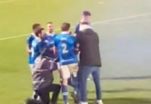 Foto: VIDEO: aficionados golpean a un árbitro con una bengala tras derrota de su equipo/Cortesía