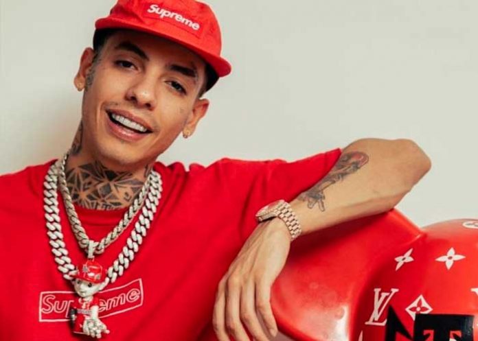 Natanael Cano protagoniza pelea en el festival de música electrónica