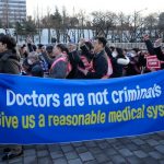 Corea del Sur: Médicos en huelga exigen prioridad en salarios y condiciones Foto: Batalla de salud en Corea del Sur /cortesía