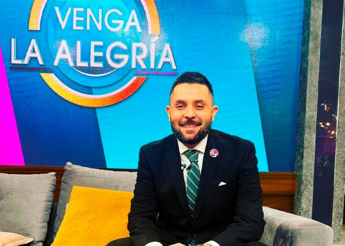 Tras sufrir un infarto: Conductor mexicano Ricardo Casares reaparece en redes