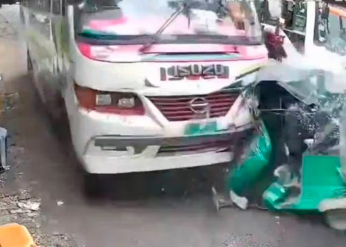 2 Foto: Impactante choque de bus en Bangladesh /cortesía
