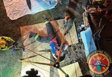 Bomberos rescatan a mujer que cayó en un agujero de 40 pies en Mabton
