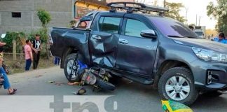 Foto: Dos personas en motocicleta impactan contra una camioneta en Jalapa/TN8