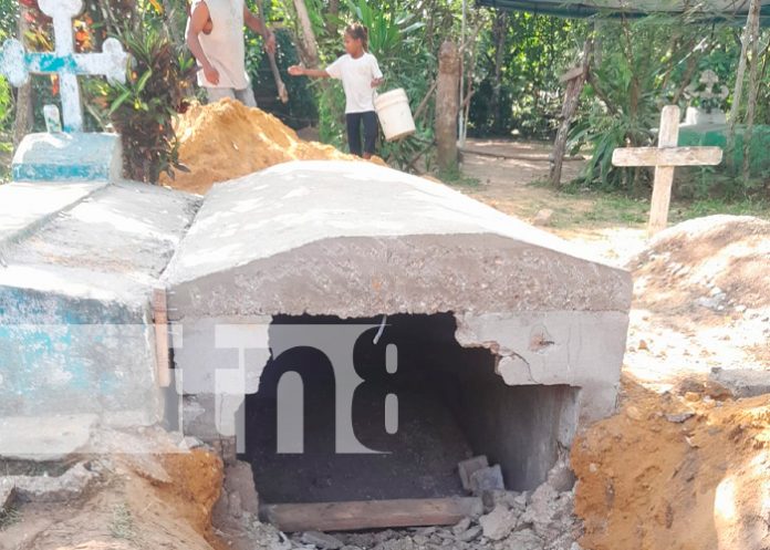 Sacan a una mujer de la tumba en Waspam