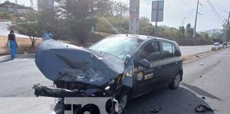 Foto: Taxista ebrio protagonizó aparatoso accidente en empalme de la cuesta El Plomo/TN8