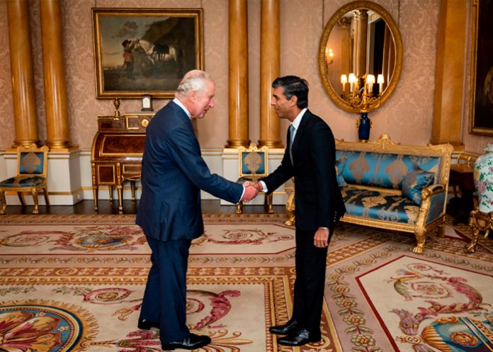 Foto: Rey Carlos III regresa a sus deberes /cortesía