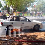 Foto: Vehículo se incendia en plena calle /TN8