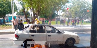 Foto: Vehículo se incendia en plena calle /TN8