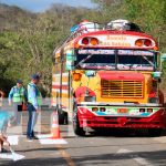 Pobladores de una comunidad en Somoto se unen para mejorar señales de tránsito