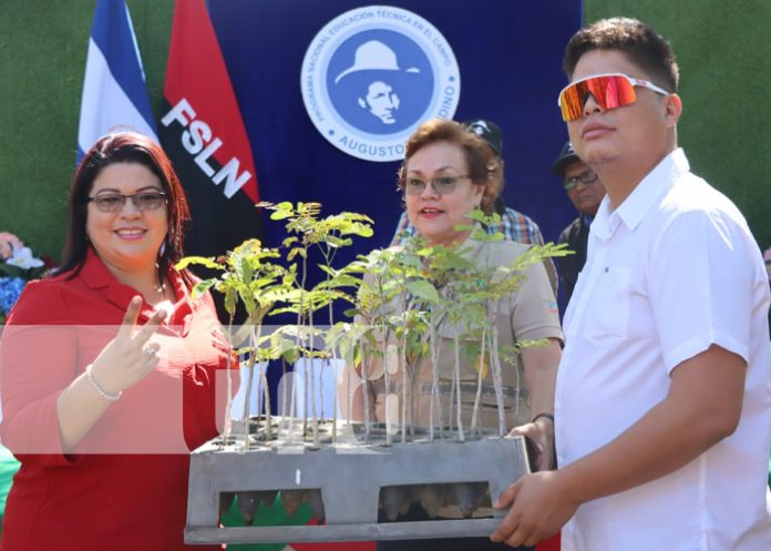 Foto: Aperturan las Escuelas Técnicas de Campo en León / TN8