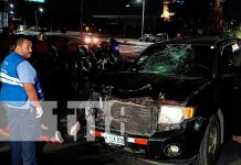 Impactante colisión entre moto y camioneta deja dos jóvenes graves en Managua Impactante colisión entre moto y camioneta deja dos Jóvenes graves en Managua
