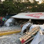 Un lesionado y cuantiosos daños materiales en vuelco de una rastra en Rivas Foto: Un lesionado y cuantiosos daños materiales en vuelco de una rastra en Rivas/Cortesía