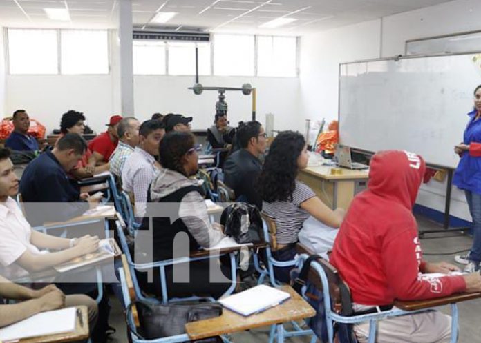Foto: Más de 20 mil estudiantes inician el ciclo de la educación técnica en fin de semana/TN8