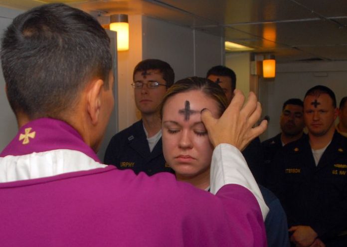 Miércoles de Ceniza se celebra con el 14 de febrero