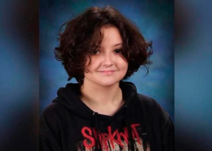 Matan a estudiante no binario en baño de escuela