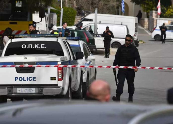 EUROPA1 Mata a tres personas en una naviera en Grecia