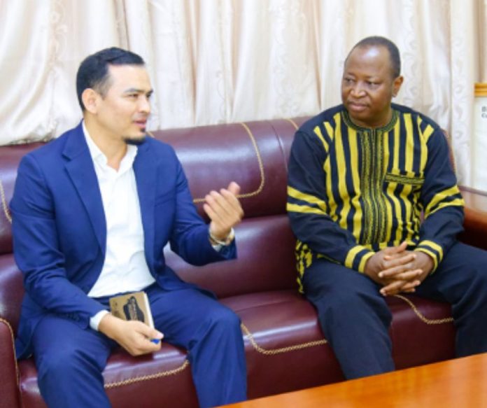 Sophie (1) Foto: Encuentro con autoridad adictiva de Burkina Faso