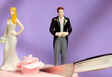 Descubierta teniendo relaciones íntimas con el tío del novio