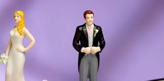 Descubierta teniendo relaciones íntimas con el tío del novio