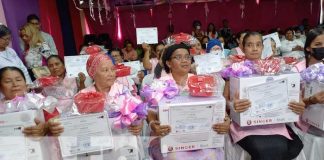 Foto: Taller de confección con mujeres con cáncer / TN8