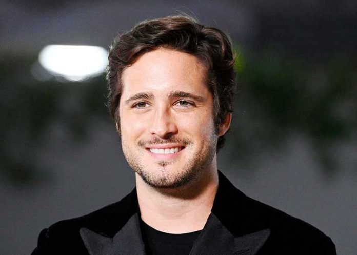 Diego Boneta dará el salto al mundo de los superhéroes