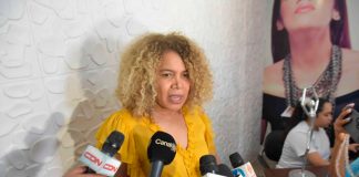 Mujer es víctima de robo en República Dominicana