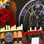 Destruye una estatua satánica en el Capitolio de Iowa