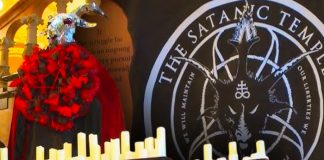 Destruye una estatua satánica en el Capitolio de Iowa