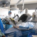 Mujer de EE.UU. muere después de que un robot quirúrgico le quemara el intestino Un robot quirúrgico le quemó el intestino