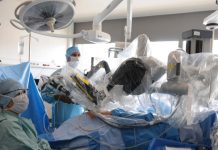 Un robot quirúrgico le quemó el intestino