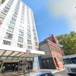 La hallan muerta en un hotel de Nueva York junto a una plancha ensangrentada Hallan muerta a mujer en hotel de Nueva York