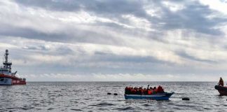 Mueren 13 migrantes en naufragio en Túnez