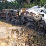 Vuelco de rastra cargada de pacas en la Crtra. Panamericana, Nandaime Foto: Vuelco de camión en la Carretera Panamericana, jurisdicción de Nandaime / TN8