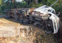 Vuelco de rastra cargada de pacas en la Crtra. Panamericana, Nandaime Foto: Vuelco de camión en la Carretera Panamericana, jurisdicción de Nandaime / TN8