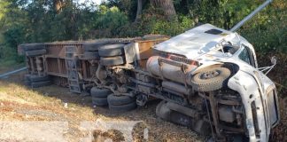 Foto: Vuelco de camión en la Carretera Panamericana, jurisdicción de Nandaime / TN8