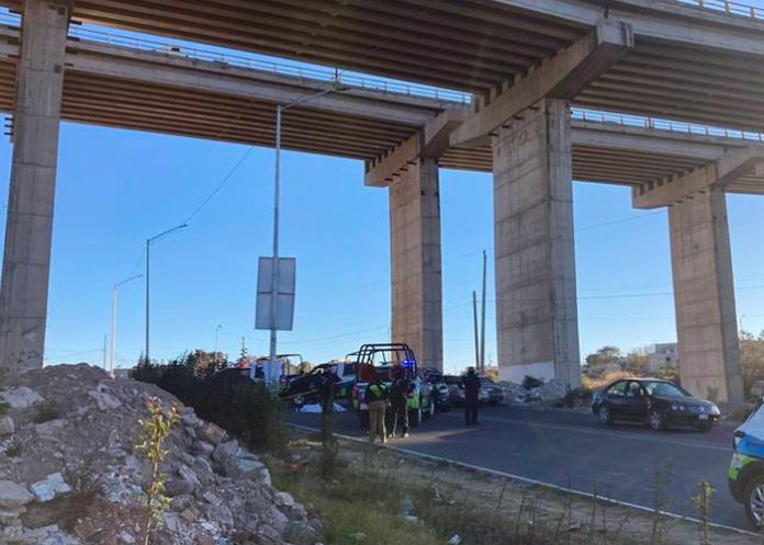 Hombre se quita la vida desde un puente en México