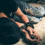 Escapa tras ser atada, violada y golpeada en España