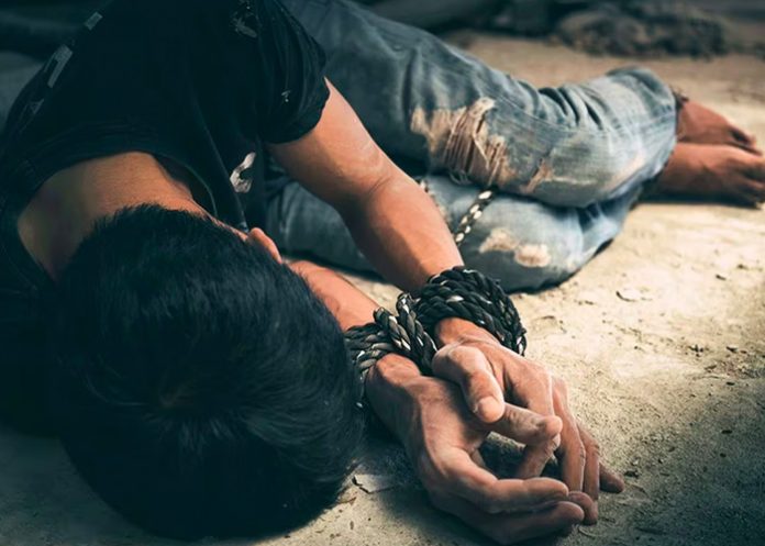 Escapa tras ser atada, violada y golpeada en España