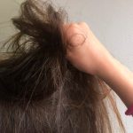 «Le jaló las greñas»: Niña defiende a su madre en una pelea callejera Niña defiende a su mamá durante pelea callejera